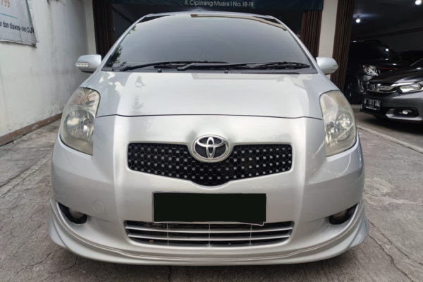 Yaris S AT