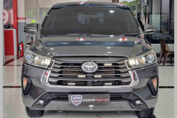 Innova Reborn 2.4 V Diesel AT