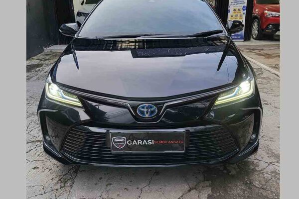Corolla Altis Hybrid 1.8 AT